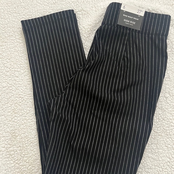 NEW with Tags ~ Women's Dress pants ~ Size 6 ~ Cropped/Stretch Fabric - Picture 1 of 6